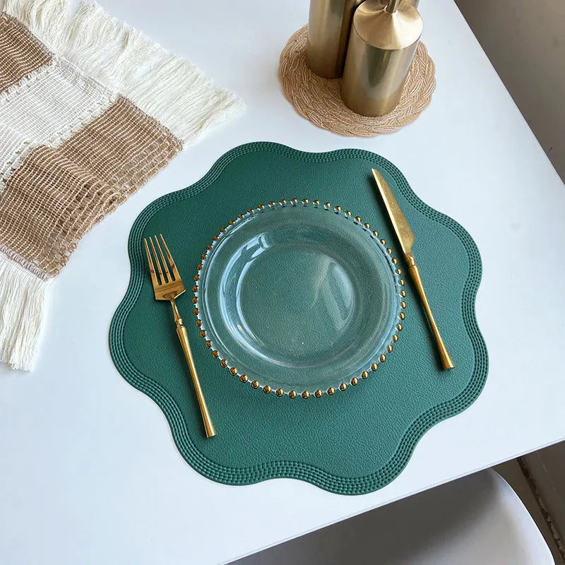 Runde Faux-Leder Tischsets mit Geprägtem Blumendesign – Esszimmer, Dekoration